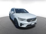 Used 2024 Volvo XC40 B5 Core image 3