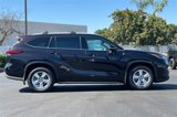 Used 2022 Toyota Highlander XLE image 3