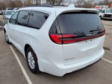 Used 2022 Chrysler Pacifica Touring-L image 5