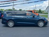 New 2025 Chrysler Pacifica Select image 2
