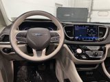 Used 2021 Chrysler Pacifica Limited image 5
