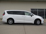 Used 2023 Chrysler Pacifica Touring-L image 2
