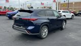 Certified 2022 Toyota Highlander Platinum image 3