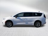 New 2025 Chrysler Pacifica Select image 4