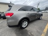 Used 2017 Kia Sorento LX w/ LX Convenience Package image 4