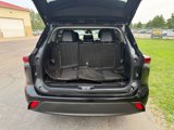 Used 2021 Toyota Highlander XLE image 3