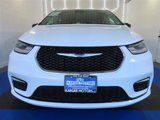 Used 2024 Chrysler Pacifica Touring-L image 2