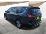 New 2025 Chrysler Pacifica Select image 5