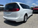 Used 2023 Chrysler Pacifica Touring-L image 3