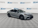Used 2023 Toyota Camry SE image 2