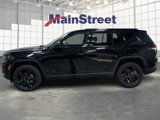 Used 2023 Jeep Grand Cherokee Altitude image 2