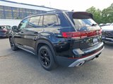 New 2025 Volkswagen Atlas Peak Edition SE image 3