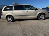 Used 2016 Chrysler Town & Country Touring image 5