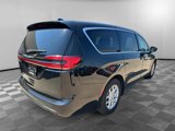 Used 2024 Chrysler Pacifica Touring-L image 3