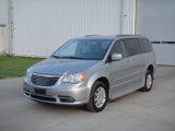 Used 2016 Chrysler Town & Country Touring image 2