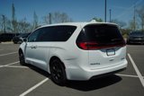 Used 2022 Chrysler Pacifica Limited w/ Uconnect Theater Family Group image 3