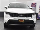 Used 2023 Kia Sorento LX image 3