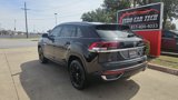 Used 2021 Volkswagen Atlas Cross Sport SE image 3