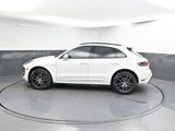 Certified 2022 Porsche Macan image 2