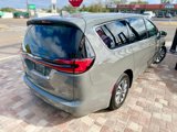 Used 2022 Chrysler Pacifica Touring-L image 2
