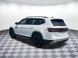 New 2025 Volkswagen Atlas Peak Edition SE image 3