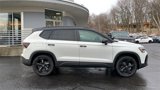 New 2025 Volkswagen Taos SE image 4