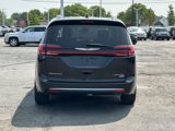 Used 2022 Chrysler Pacifica Limited image 5