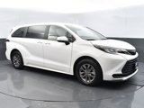 Used 2023 Toyota Sienna LE image 3