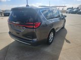 Used 2023 Chrysler Pacifica Limited image 3