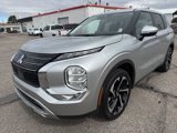 Used 2024 Mitsubishi Outlander SE image 3