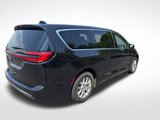 Used 2024 Chrysler Pacifica Touring-L image 4
