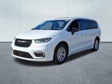 New 2025 Chrysler Pacifica Select image 2