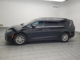 Used 2022 Chrysler Pacifica Touring-L image 2
