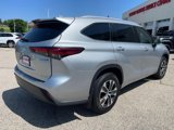 Used 2022 Toyota Highlander XLE image 3