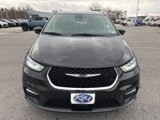 Used 2023 Chrysler Pacifica Touring-L image 2