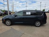 Used 2022 Chrysler Pacifica Touring-L image 4
