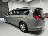 Used 2022 Chrysler Pacifica Touring-L image 6