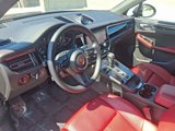 Certified 2025 Porsche Macan image 4