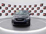 Used 2025 Chrysler Pacifica Select image 3