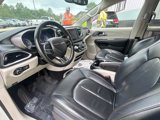 Used 2020 Chrysler Pacifica Touring-L image 3