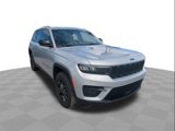 Used 2025 Jeep Grand Cherokee Altitude image 2