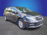Used 2024 Chrysler Pacifica Touring-L image 3