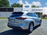 Used 2023 Toyota Highlander LE image 4