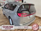 Used 2022 Chrysler Pacifica Touring-L image 4