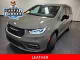 Used 2025 Chrysler Pacifica Select image 4