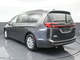 Used 2022 Chrysler Pacifica Touring-L image 4
