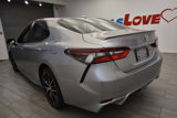 Used 2022 Toyota Camry SE image 3