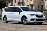 New 2025 Chrysler Pacifica Select image 2