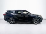 Used 2023 Toyota Highlander XLE image 4