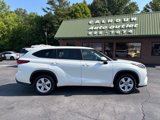 Used 2021 Toyota Highlander LE image 3